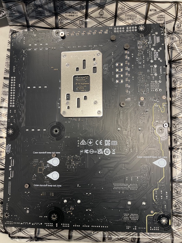 Photo 1 of MSI MAG B650 Tomahawk WiFi Gaming Motherboard (AMD Ryzen 9000/8000/7000 Series Processors, AM5, DDR5, PCIe 4.0, M.2, SATA 6Gb/s, USB 3.2 Gen 2, HDMI/DP, Wi-Fi 6E, Bluetooth 5.3, 2.5Gbps LAN, ATX)