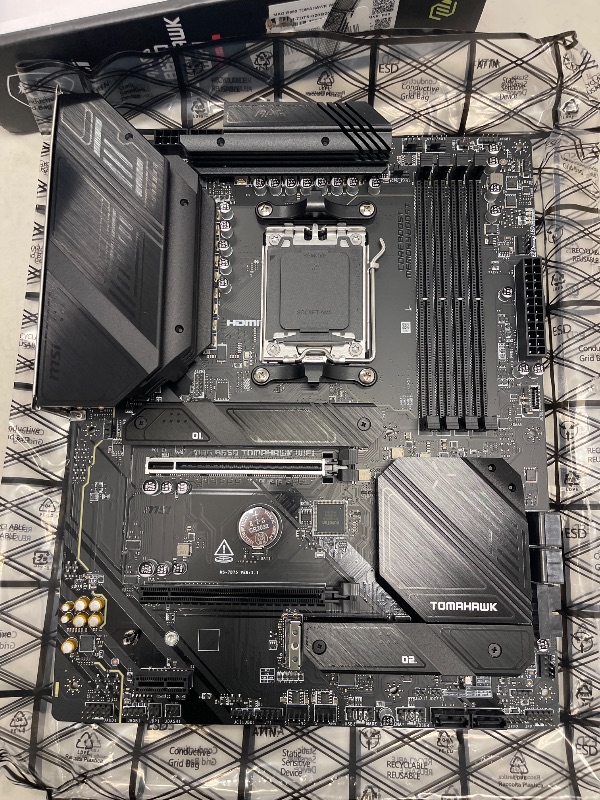 Photo 1 of MSI MAG B650 Tomahawk WiFi Gaming Motherboard (AMD Ryzen 9000/8000/7000 Series Processors, AM5, DDR5, PCIe 4.0, M.2, SATA 6Gb/s, USB 3.2 Gen 2, HDMI/DP, Wi-Fi 6E, Bluetooth 5.3, 2.5Gbps LAN, ATX)