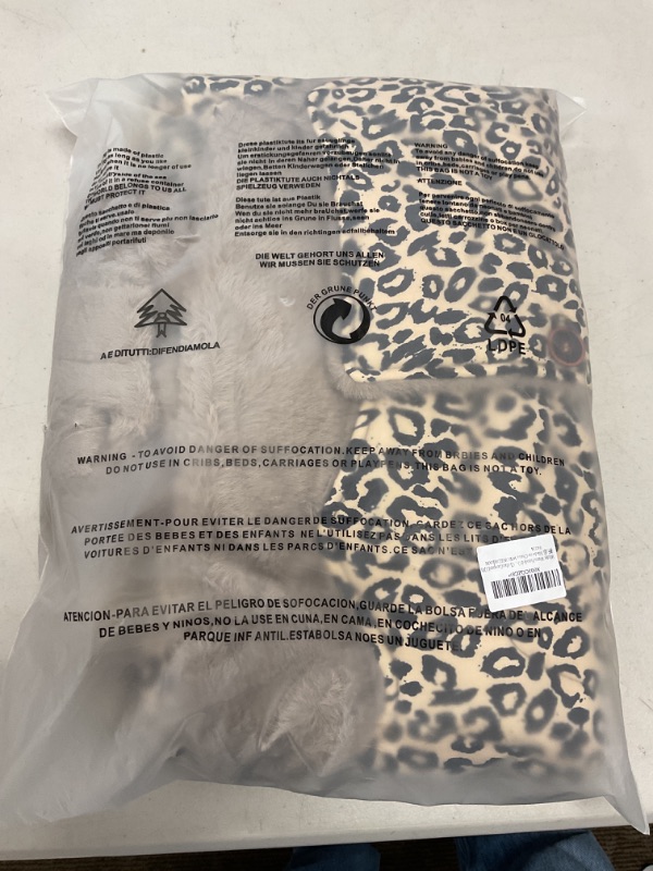 Photo 1 of WEONEDREAM Winter Warm Hooded Outerwear Jackets for Boys Girls 4T Cute Leopard Print Toddler Jacket with Small Pockets Soft and Cozy Thicken Fleece-lined Baby Winter Outfits Clothes(Leopard,120)