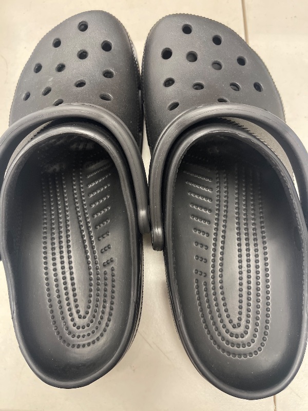 Photo 1 of Crocs Unisex Adult Classic Clog SIZE 9M 11W
