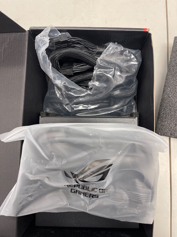 Photo 1 of Asus ROG ROG-STRIX-850G Power Supply