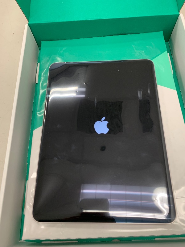 Photo 1 of Apple iPad Air 5th Gen. (10.9-inch, Wi-Fi, 64GB) 2022 - Pink (Renewed Premium)