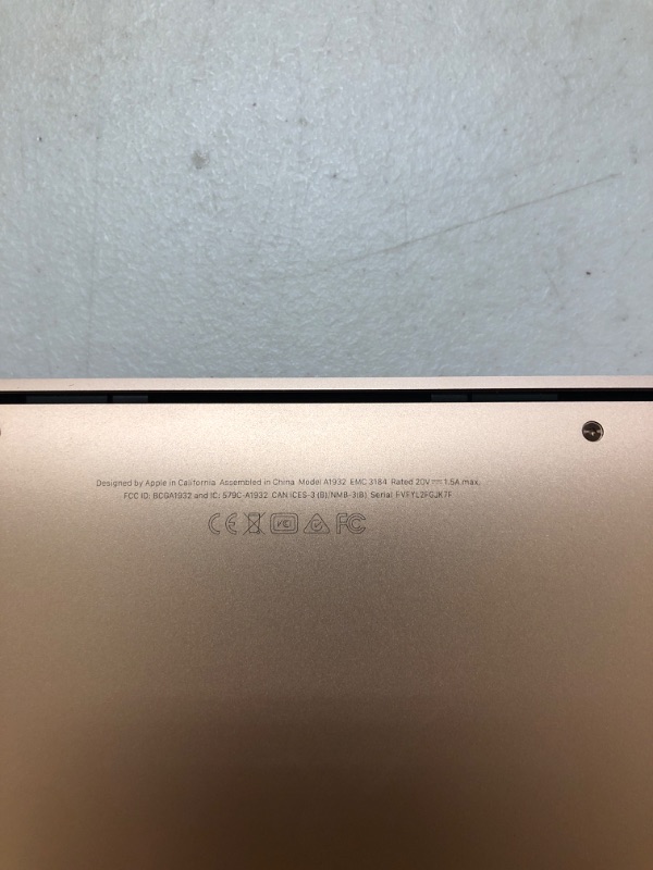 Photo 1 of Apple MacBook Air (13-inch Retina display, 1.6GHz dual-core Intel Core i5, 128GB) - Gold (Renewed)