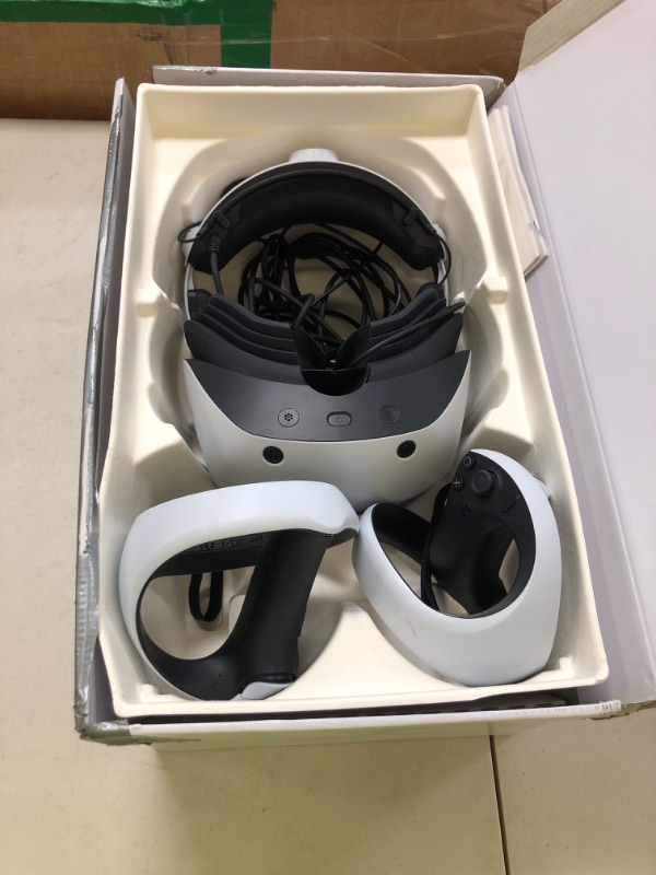 Photo 1 of PlayStation VR2 Horizon Call of The Mountain™ Bundle (PSVR2)
