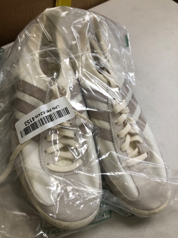 Photo 1 of Size 6---adidas Owhite/WONTAU/WONWHI Women's SL 72 OG W Off whiteWonder Taupe/Wonder White 6 US, 6 Wide