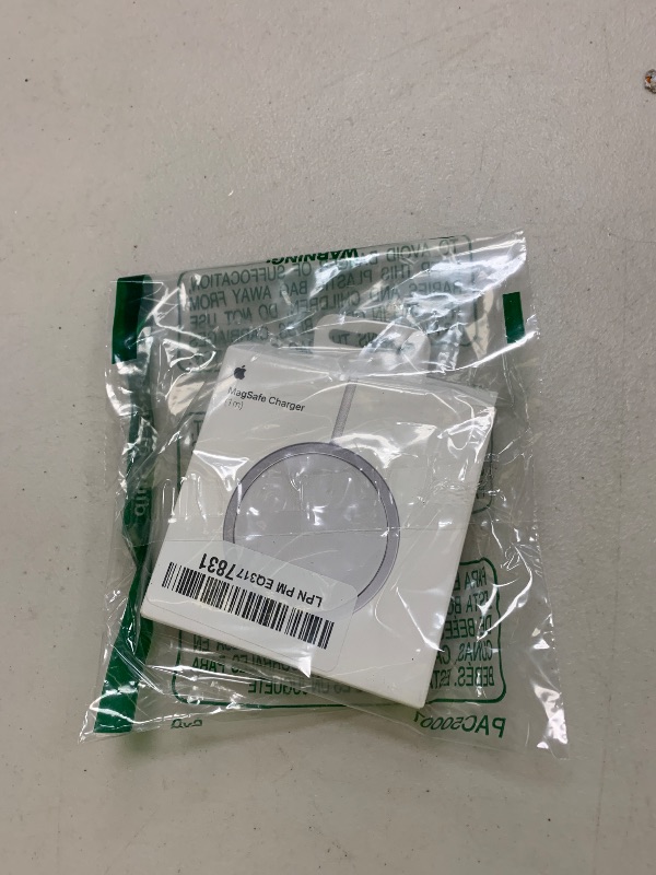 Photo 1 of Apple MagSafe Charger (1 m): Wireless Charger with Fast-Charging Capability