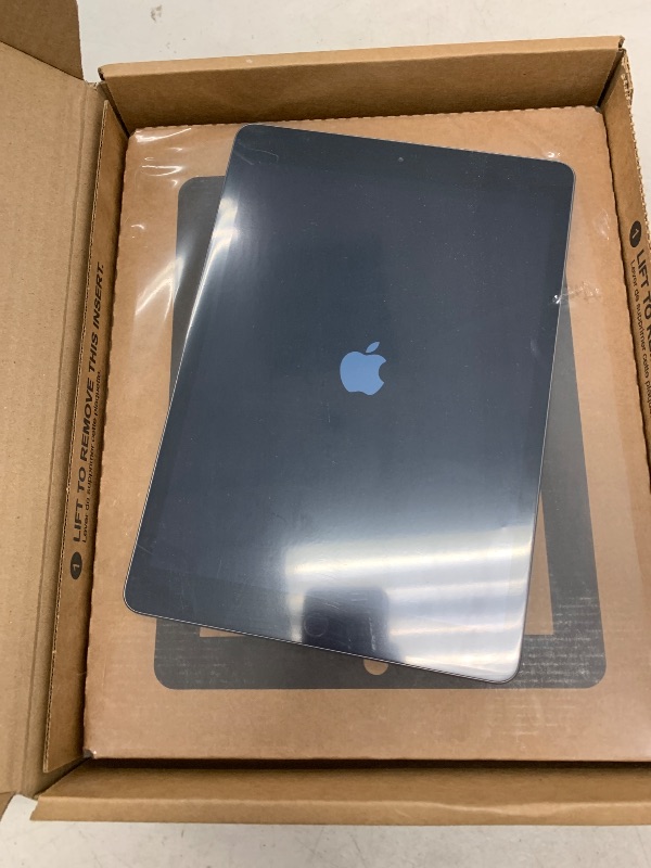 Photo 1 of Apple iPad 2020 (10.2-inch, Wi-Fi, 32GB) - Space Gray (Renewed)