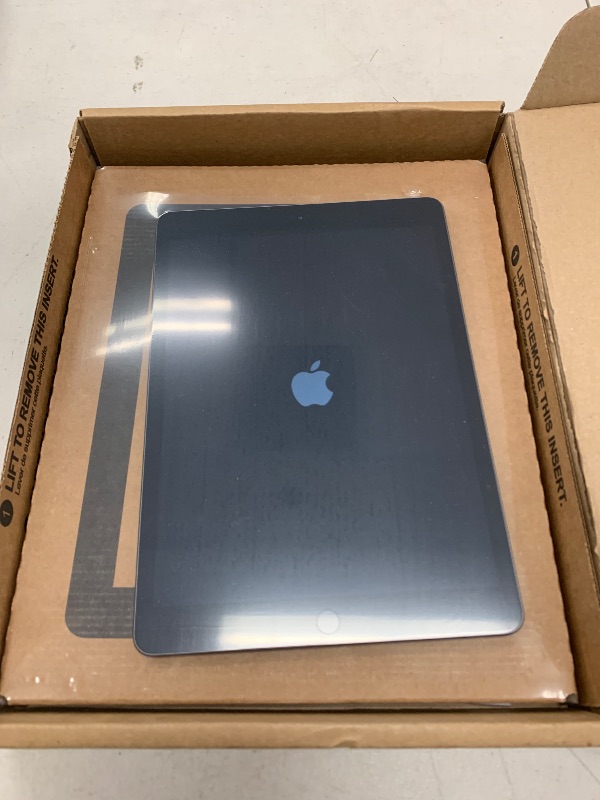 Photo 1 of Apple iPad 2020 (10.2-inch, Wi-Fi, 32GB) - Space Gray (Renewed)