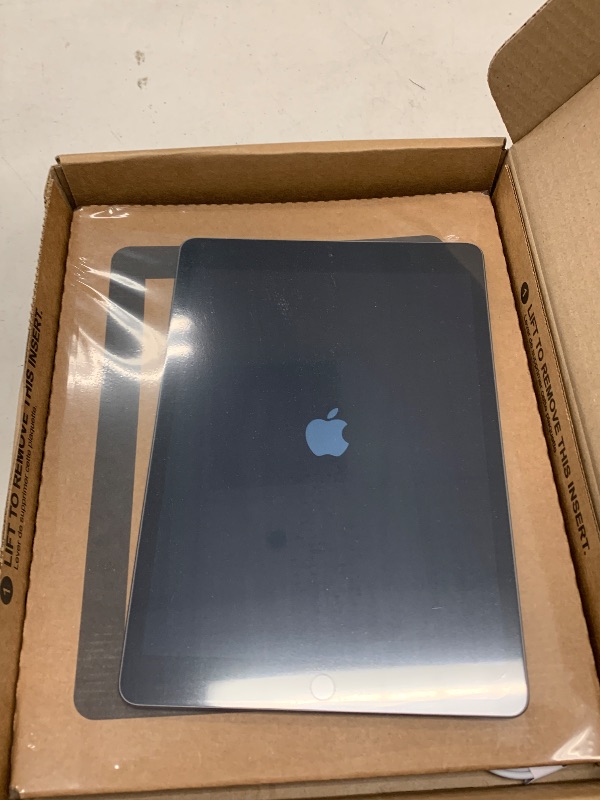 Photo 1 of Apple iPad 2020 (10.2-inch, Wi-Fi, 32GB) - Space Gray (Renewed)