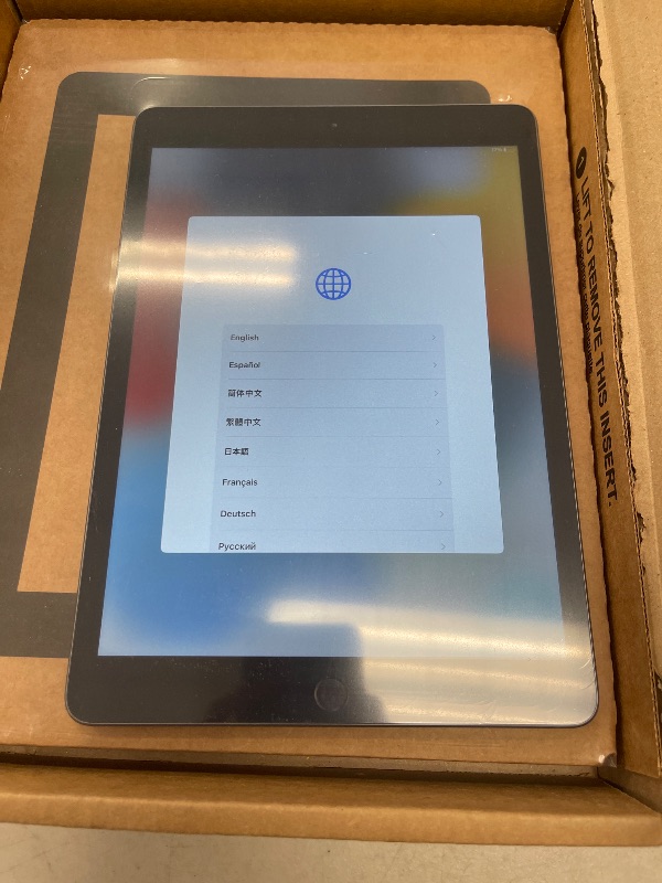 Photo 1 of Apple iPad 2020 (10.2-inch, Wi-Fi, 32GB) - Space Gray (Renewed)