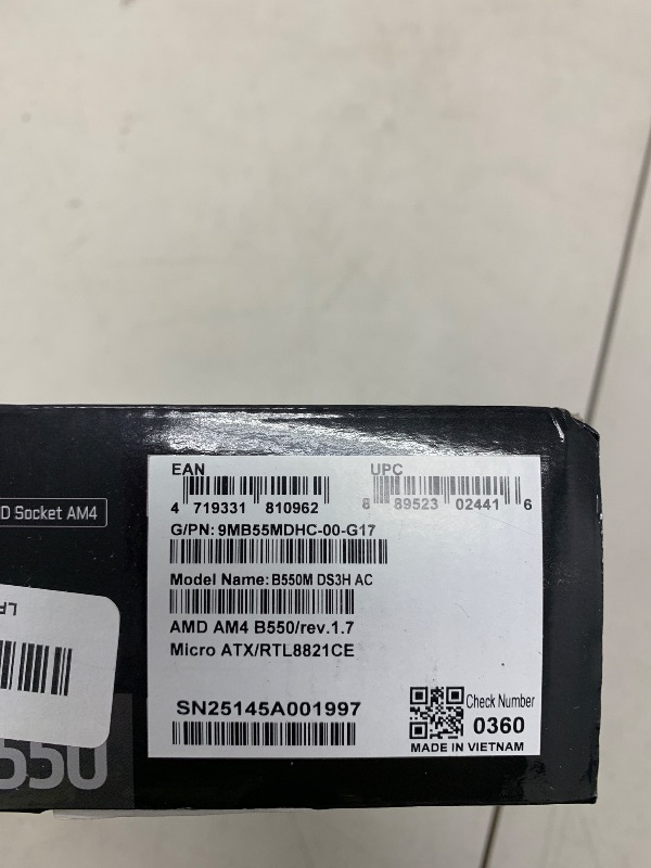 Photo 1 of GIGABYTE B550M DS3H AC (AM4 AMD/B550/Micro ATX/Dual M.2/SATA 6Gb/s/USB 3.2 Gen 1/PCIe 4.0/HMDI/DVI/DDR4/Motherboard)