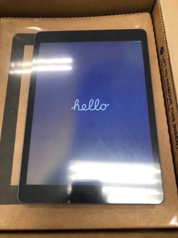 Photo 1 of Apple iPad 2020 (10.2-inch, Wi-Fi, 32GB) - Space Gray (Renewed)