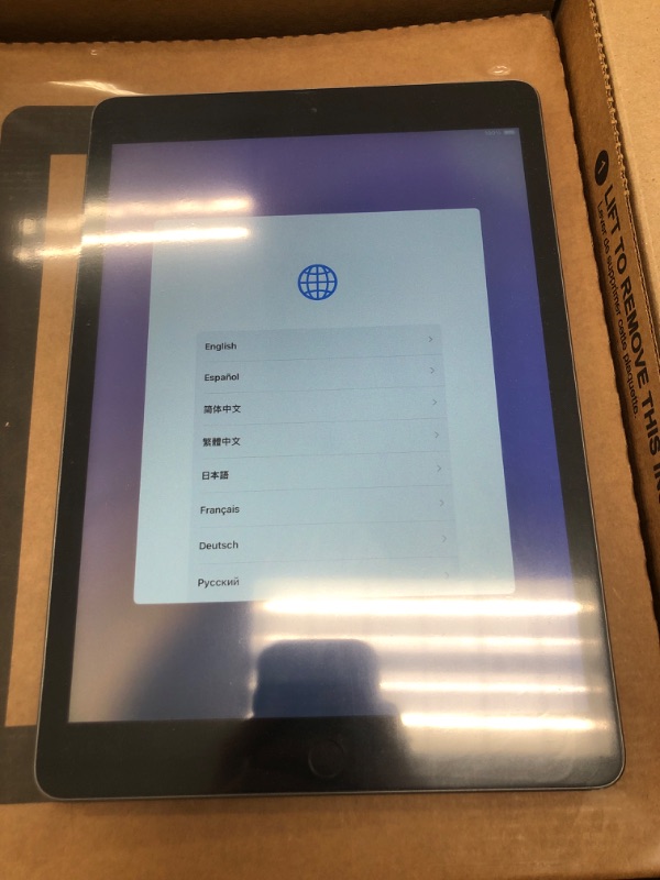 Photo 1 of Apple iPad 2020 (10.2-inch, Wi-Fi, 32GB) - Space Gray (Renewed)