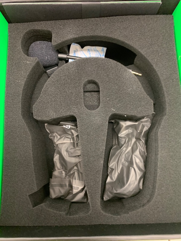 Photo 1 of Razer BlackShark V2 Pro Wireless Gaming Headset 2023 Edition: Detachable Mic - Pro-Tuned FPS Profiles - 50mm Drivers - Noise-Isolating Earcups w/Ultra-Soft Memory Foam - 70 Hr Battery Life - Black