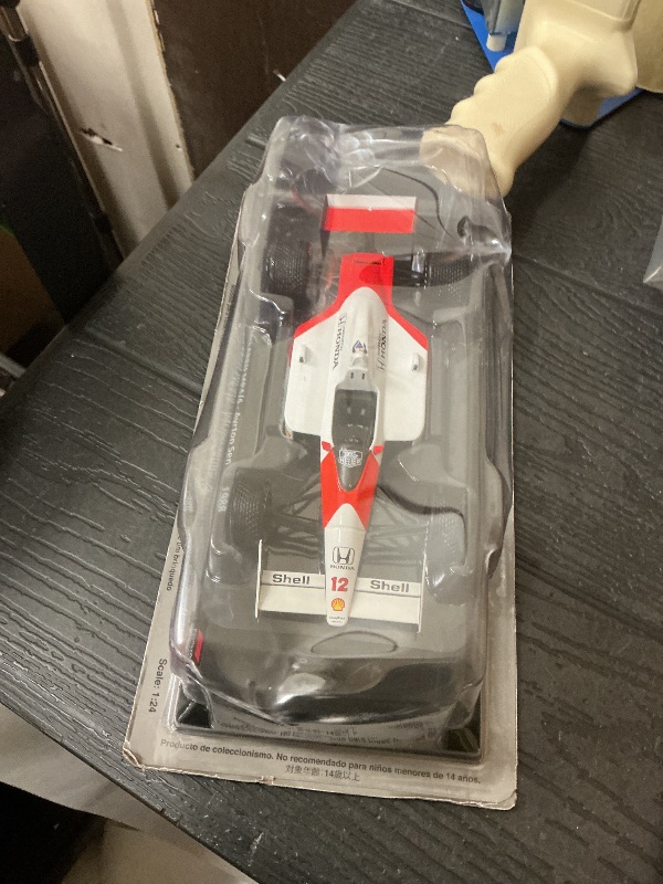 Photo 1 of - Formula 1 car 1/24 Compatible with McLAREN MP4/4 Ayrton Senna World Champion 1988 - OR001
