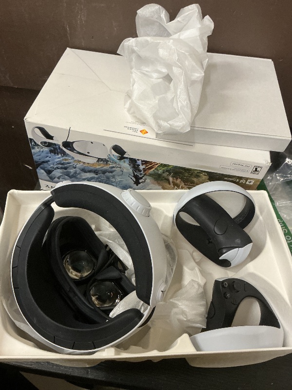 Photo 1 of PlayStation VR2 Horizon Call of The Mountain™ Bundle (PSVR2)