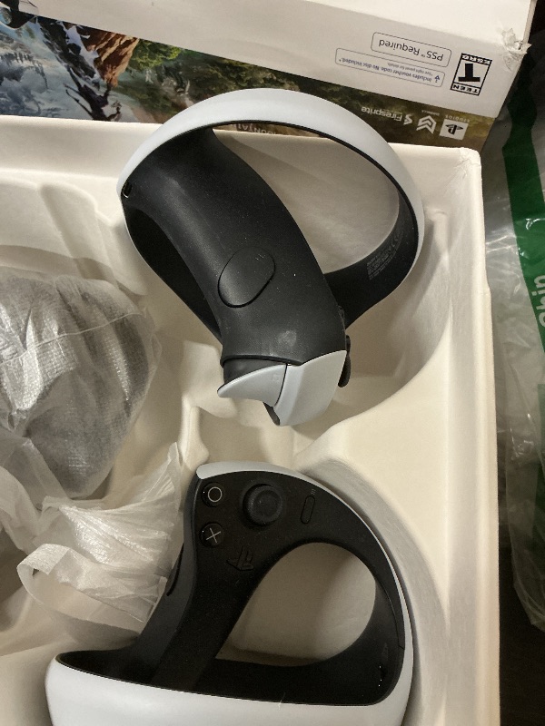 Photo 1 of PlayStation VR2 Horizon Call of The Mountain™ Bundle (PSVR2)