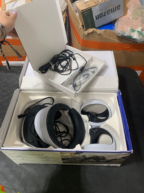 Photo 1 of PlayStation VR2 Horizon Call of The Mountain™ Bundle (PSVR2)