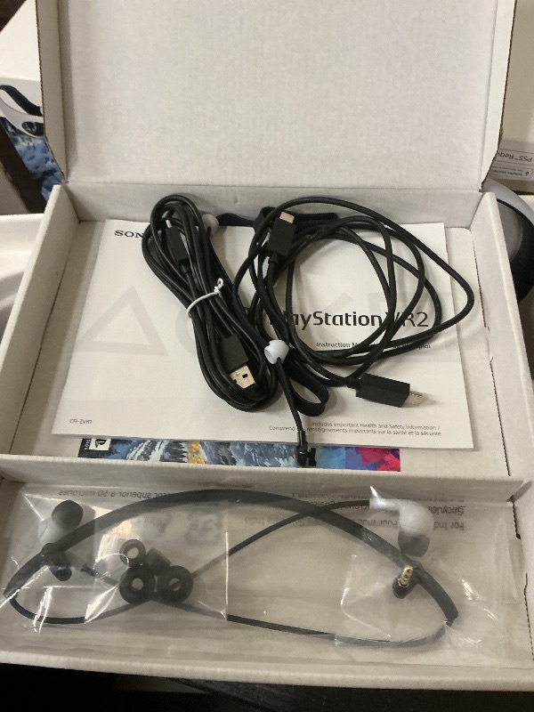 Photo 1 of PlayStation VR2 Horizon Call of The Mountain™ Bundle (PSVR2)