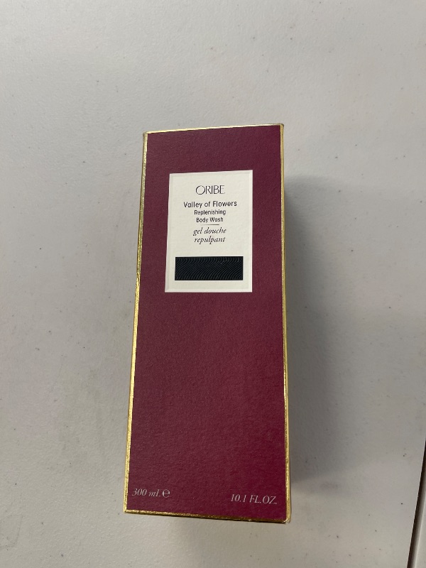 Photo 1 of Oribe Valley of Flowers Replenishing Body Wash