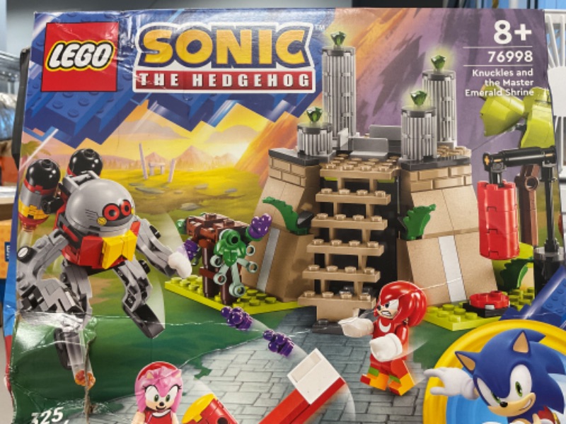 Photo 1 of LEGO Sonic The Hedgehog: Knuckles and The Master Emerald Shrine Collectible Video Game Toy Building Set, Comes with 2 Sonic Action Figures, Gamer Gift for Boys and Girls Ages 8 and Up, 76998
