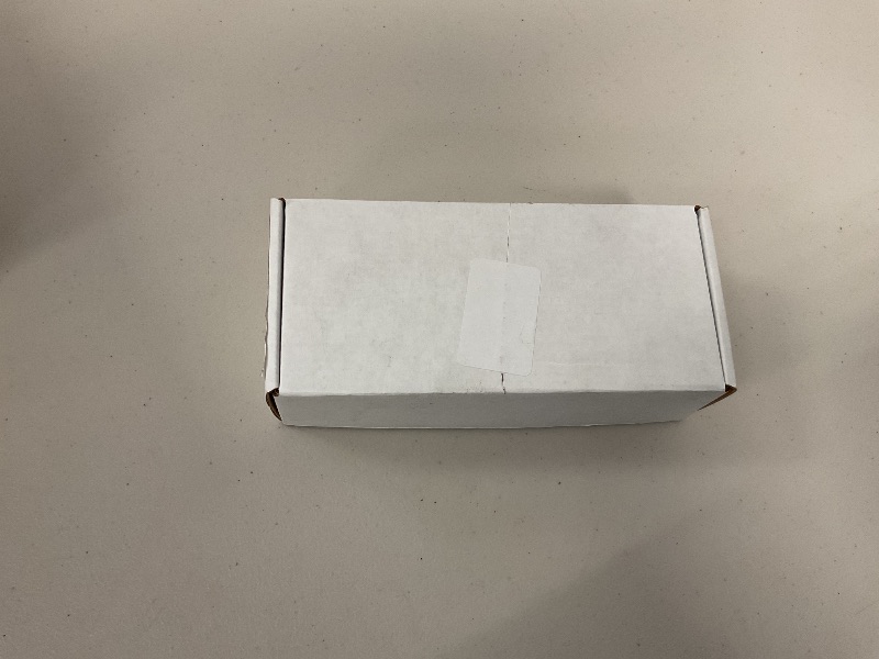 Photo 1 of Apple Watch SE (2nd Gen) (GPS + Cellular, 40mm) - Silver Aluminum Case with White Sport Band, M/L (Renewed)