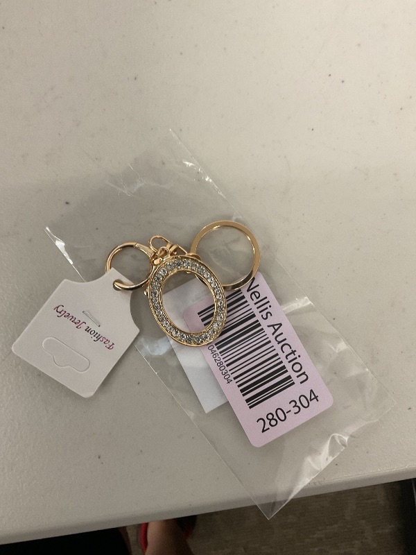 Photo 1 of Neptniopllab Sparkly Diamond Initial Letter Keychain Metal Alphabet A-Z Letter Keying for Women Bag Charm Purse (O)
