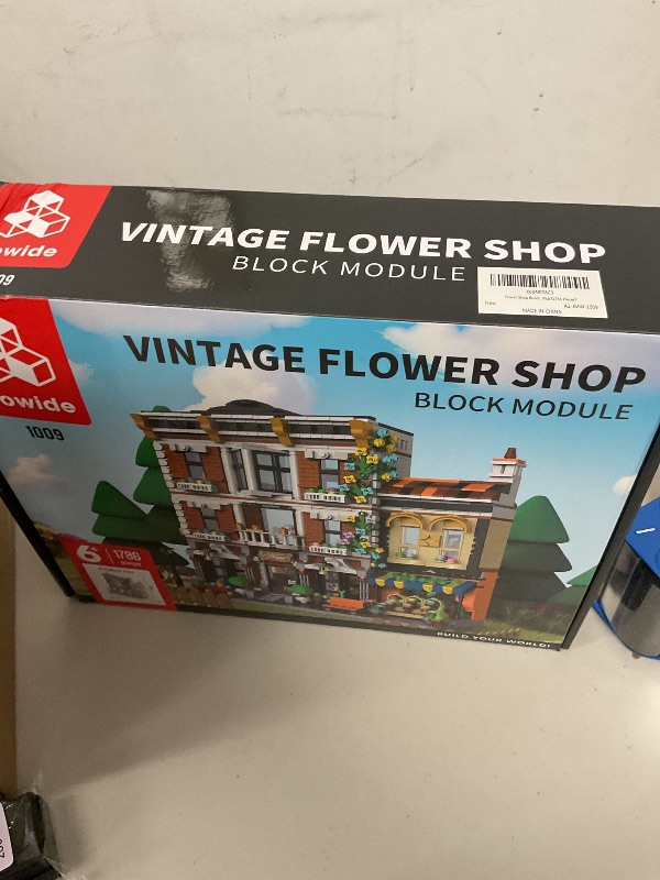 Photo 1 of Sowide Flower Shop Building Set, Garden House Building Blocks Toy with LED Light, Building Blocks Architecture Set for Adults and Kids?1786 Pieces?