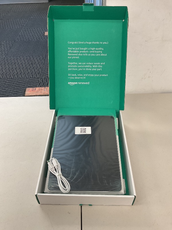 Photo 1 of iPad Pro 12.9in (4th Gen.) - 256GB - WiFi - Silver (Renewed Premium)