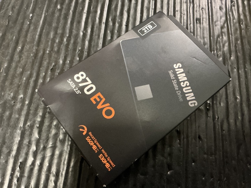 Photo 1 of Samsung Electronics 870 EVO 2TB 2.5 Inch SATA III Internal SSD (MZ-77E2T0B/AM)