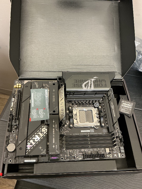 Photo 1 of ASUS ROG Strix X870E-E Gaming WiFi AMD AM5 X870 ATX Motherboard 18+2+2 Power Stages, Dynamic OC Switcher, Core Flex, DDR5 AEMP, WiFi 7, 5X M.2, PCIe® 5.0, Q-Release Slim, USB4®, AI OCing & Networking