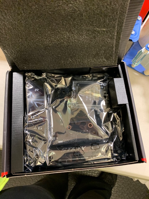 Photo 1 of ASUS ROG Strix B850-I Gaming WiFi AMD AM5 B850 Mini-ITX mITX Motherboard 10+2+1 Stages, DDR5, 2.5G LAN, WiFi 7, 2X M.2, PCIe® 5.0 x16, USB 20Gbps Type-C®, AI Overclocking, AI Networking II, Aura Sync