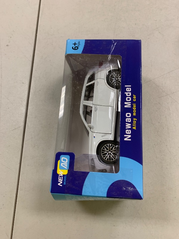 Photo 1 of BDTCTK 1:32 Comapatible for X5 SUV Model Car Toy, Zinc Alloy Pull Back Toy car with Sound and Light for Kids Boy Girl Gift(White)
