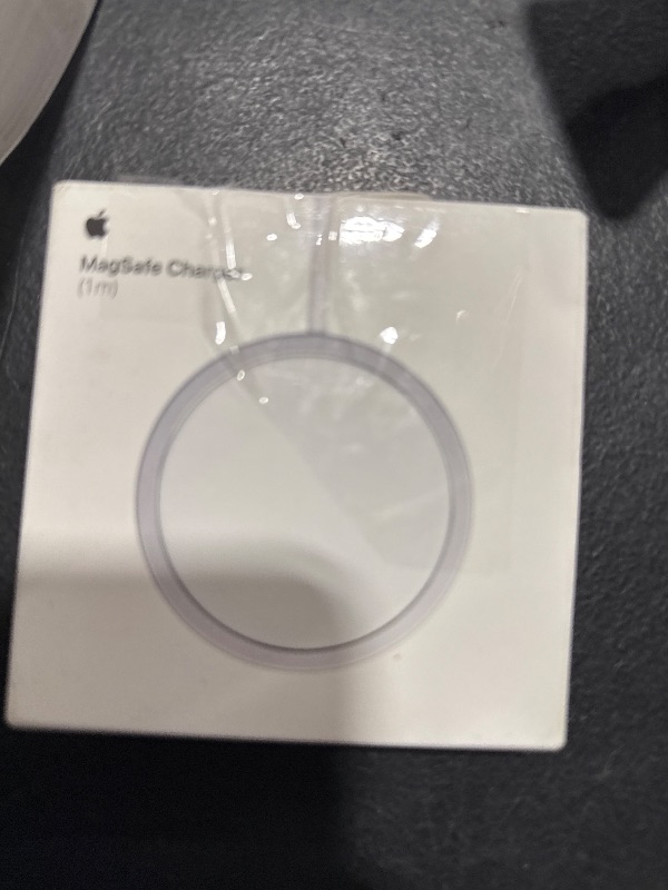 Photo 1 of Apple MagSafe Charger (1 m): Wireless Charger with Fast-Charging Capability