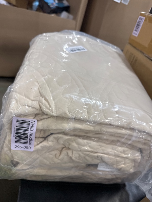 Photo 1 of Cmfshape Oversized King Quilt Set Bedspread 128x120-Beige California King Quilts 3 PCS-Lightweight Quilted Bedding Extra Large-Paisley Pattern Coverlet for All Season Bohemian