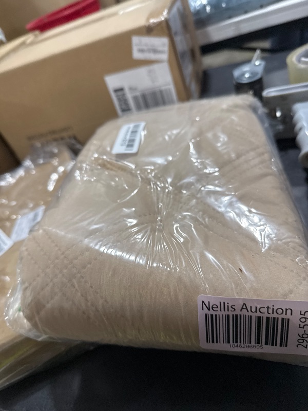Photo 1 of Ameritex Waterproof Dog Bed Cover Pet Blanket with Anti-Slip Back for Furniture Bed Couch Sofa