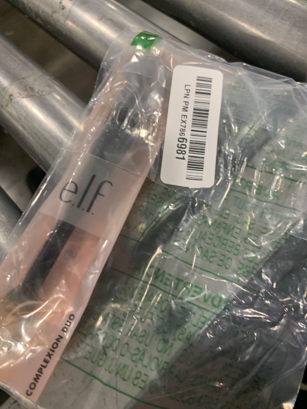 Photo 1 of e.l.f. Complexion Duo Brush, Makeup Brush For Applying Foundation & Concealer, Creates An Airbrushed Finish, Made With Vegan, Cruelty-Free Bristles