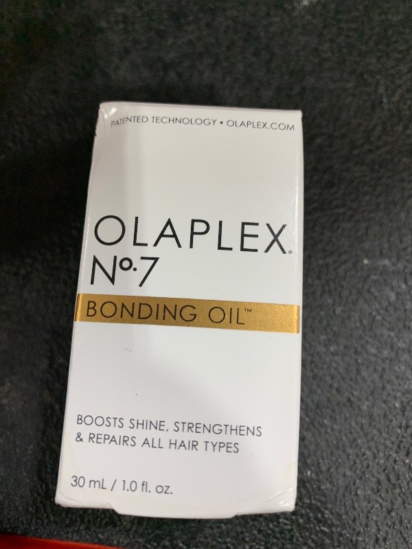 Photo 1 of Olaplex No. 7 Bonding Oil, Concentrated High Shine Oil, Heat Protectant, Visibly Smooths & Softens Hair, Added Color Vibrancy, Up to 72 Hour Frizz Control, For All Hair Types, 1 fl oz