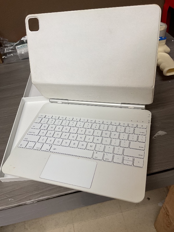 Photo 1 of White Magic Keyboard for iPad Air 13 (M3 2025 / M2 2024) and iPad Pro 12.9 inch (6rd, 5th, 4th and 3th gen), Magnetic Keyboard Case with Multi-Touch Trackpad, Backlit Function