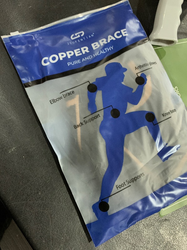 Photo 1 of Copper Knee Braces for Men and Women (2 pack) -Knee Supports Copper Compression Knee Sleeve for Knee Pain, Arthritis, Running,Sports and Recovery Support (Medium)