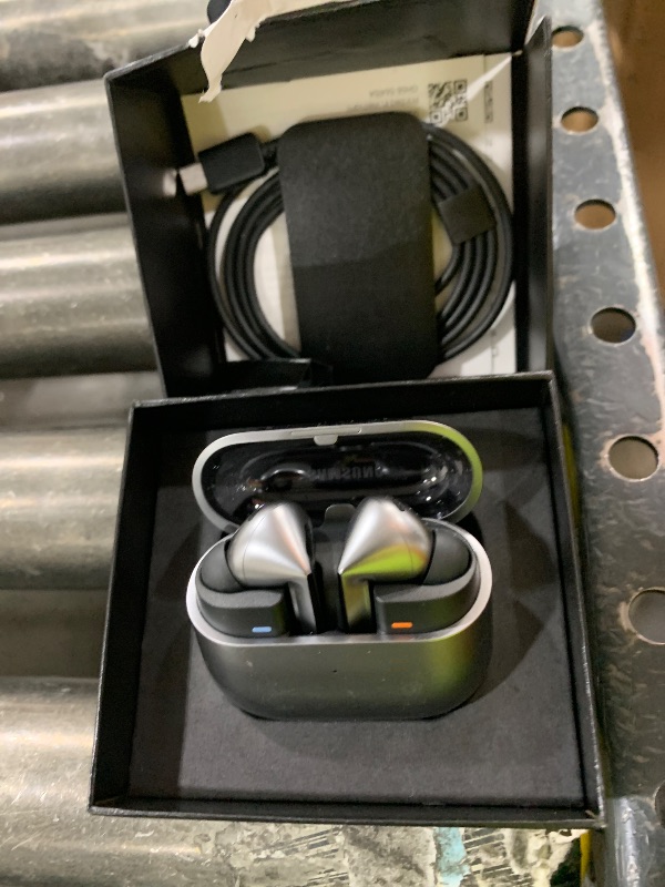 Photo 1 of Samsung Galaxy Buds 3 Pro AI True Wireless Bluetooth Earbuds, Noise Cancelling, Sound Optimization, Redesigned Comfort Fit, Silver [US Version, Amazon Exclusive, 2Yr Warranty]