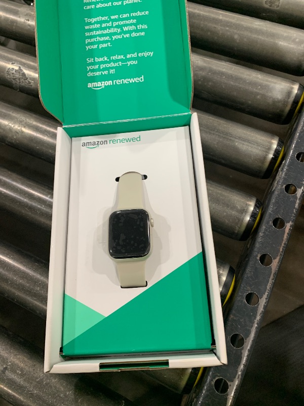 Photo 1 of Apple Watch Series 8 (GPS, 45MM) - Starlight Aluminum Case with Starlight Sport Band (Renewed Premium)