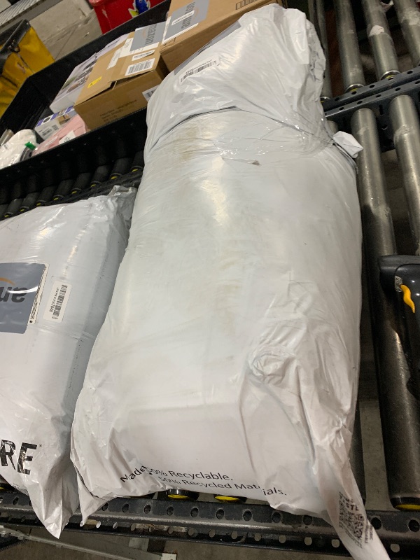 Photo 1 of Globon Goose Down Comforter King Size,800 Fill Power Luxury Duvet Insert for All Season,400 Thread Count Ultra Soft Noiseless Shell, Medium Weight with 8 Corner Tabs, White