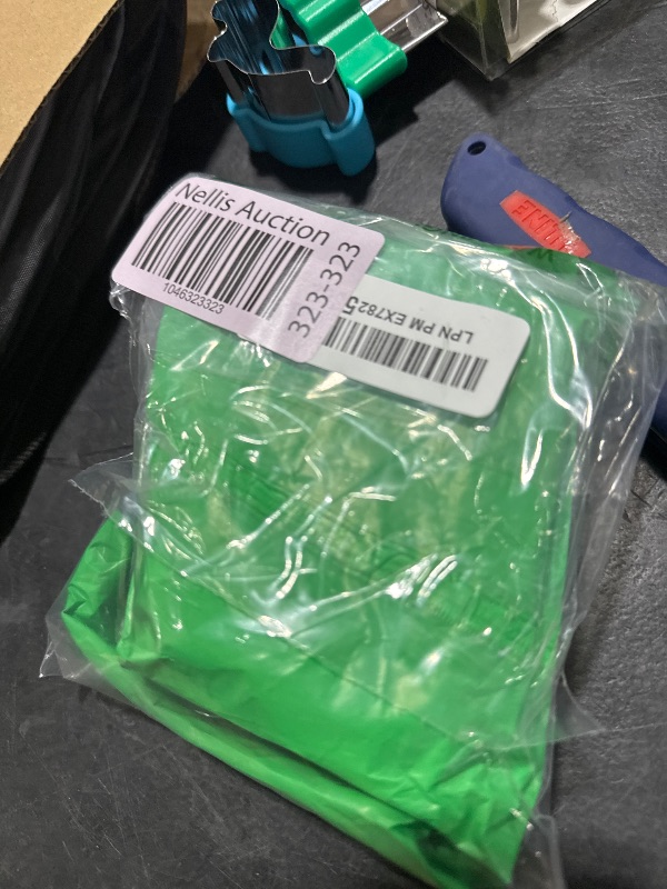 Photo 1 of 100 Vintage Football Cards in Old Sealed Wax Packs - Perfect for New Collectors