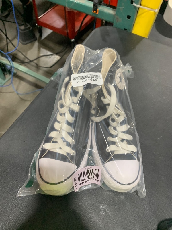 Photo 1 of Converse Unisex Chuck Taylor All Star Core Hi Classic Black Sneaker 9.5 Women/7.5 Men
