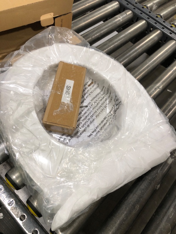 Photo 1 of American Standard 5024B65G.020 TRANSITIONAL RD LUXURY SEAT WHT, White