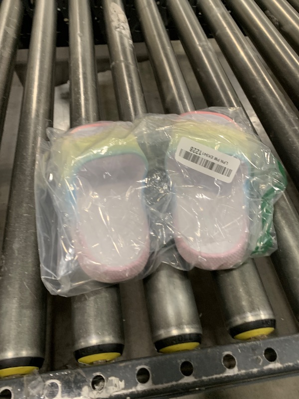 Photo 1 of FJWYSANGU Kids Cloud Slides?Boys Girls Sandals Bathroom Shower Sandals?Open Toe Thick Sole Slip on Slippers?Summer Non-slip Beach Pool Shoes Gradient 12 Little Kid
