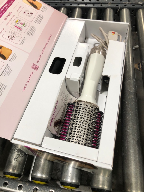 Photo 1 of Shark HT212 SmoothStyle Heated Comb + Blow Dryer Brush with Heat Resistant Storage Bag, Dual Mode, for All Hair Types, Silk