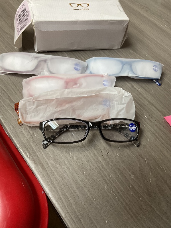 Photo 1 of LADEESSE 5 Pack Reading Sunglasses for Men/ woman, +1.50(Not bifocal) 5 different colors 