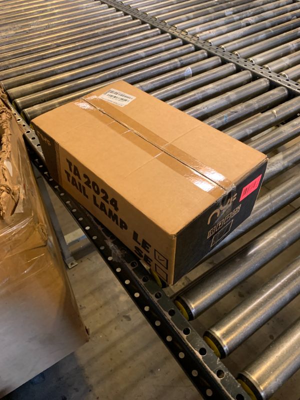 Photo 1 of Huray Right Full LED Tail Light Assembly Fit for Toyota Tacoma 2024 2025, RH Taillight w/o Tailgate Switch OE Style Rear Brake Lamp w/Side Marker Light Replacement for 81550-AK050 Passenger Side